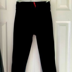 Spanx Jean ish cropped leggings size small. Black